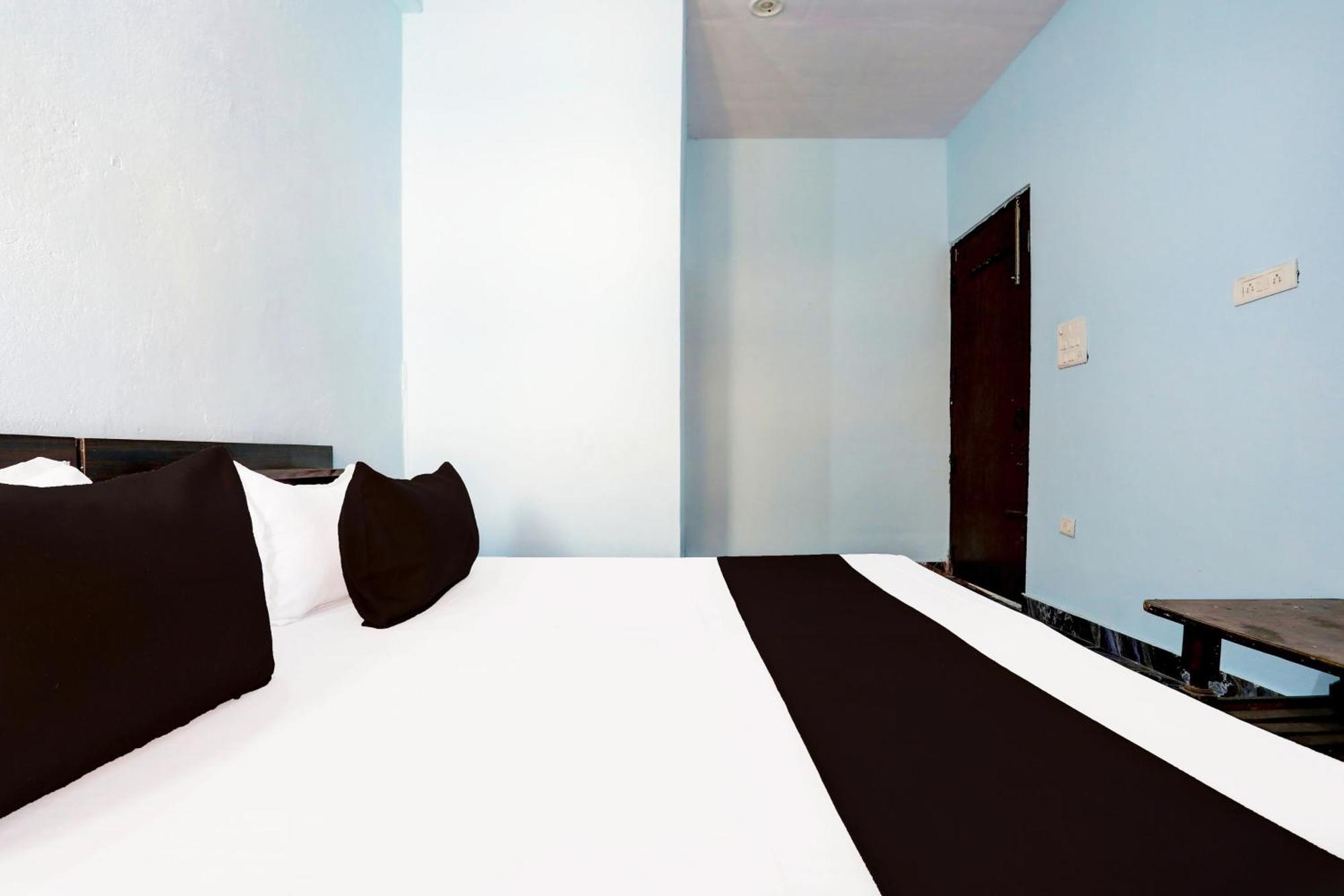 Spot On New Diamond Guest House Rudrapur Zewnętrze zdjęcie